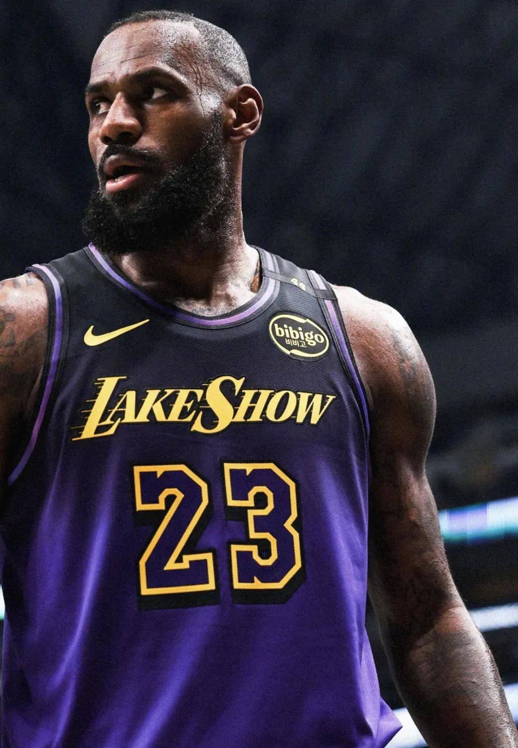 拜仁莱万多夫斯基关键进球锁定胜局（莱万关键破门助拜仁锁定胜利）