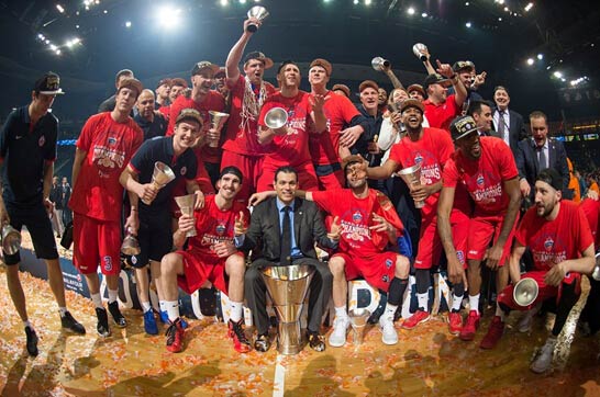 中超比赛亮点：上海海港2-1取胜山东泰山,（中超焦点战：上海海港2-1力克山东泰山）