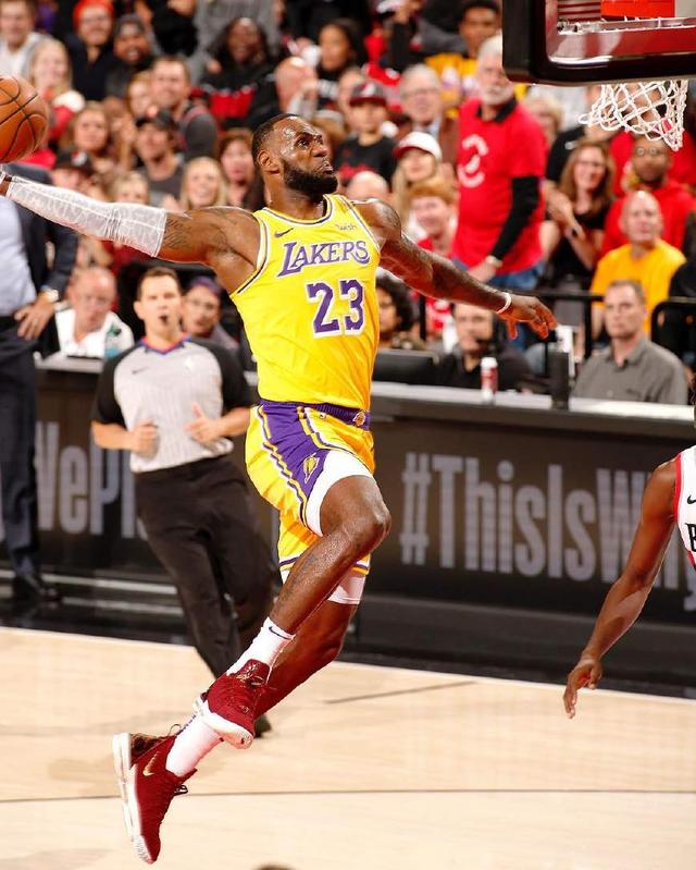 控球优势难转化为进球 敌队稳守反击（控球占优却难破门 对手扎实防守伺机反击）