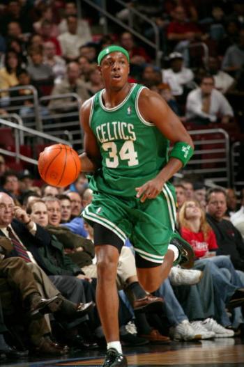 阿莱格里：防守是全队的事，要想赢得比赛就必须弄脏裤子（阿莱格里：防守需全员参与，想赢球就得不怕弄脏球衣）