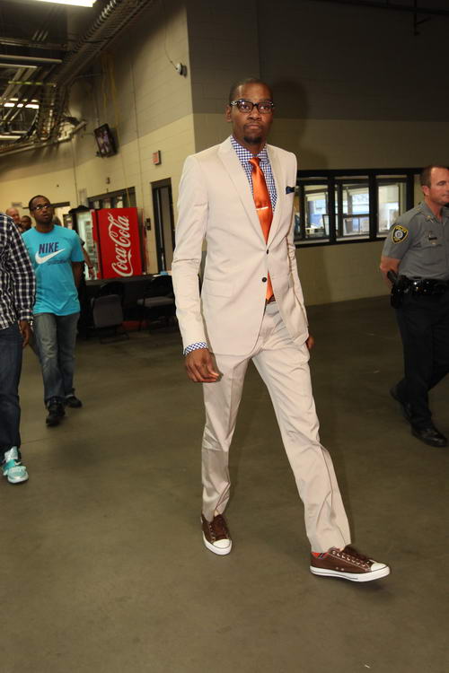 澳超战报：图雷、坎普扎诺建功，悉尼FC2-1客胜中岸水手（图雷、坎普扎诺先后破门，悉尼FC客场2-1力克中岸水手）