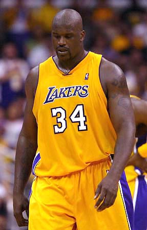 意乙巴里队客场0-5惨败，在返程航班上球迷与球员发生冲突（意乙巴里客场0-5惨败 返程航班上球迷与球员爆发冲突）