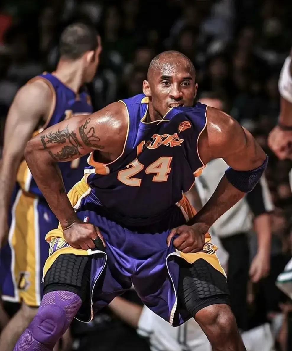 马德兴：邵佳一教练组土洋结合更受青睐，他的海外人脉有帮助（马德兴：邵佳一教练团队中外合璧更吃香，海外人脉加持）