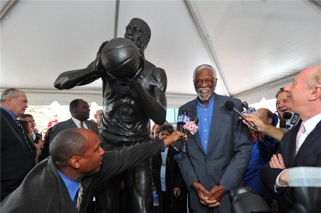 欧冠积分榜分析：小组晋级形势紧张,（欧冠形势解读：小组出线争夺白热化）