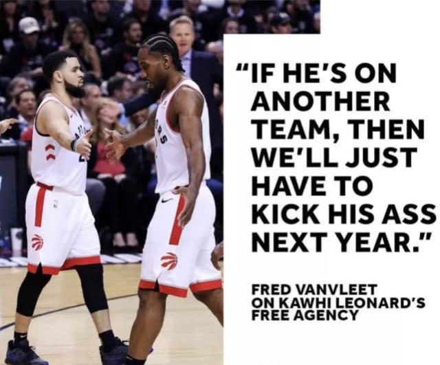 秀西班牙语，弗里克和记者开玩笑：搞什么，你们这些混蛋？（弗里克秀西班牙语与记者打趣：你们这是搞什么，伙计们？）