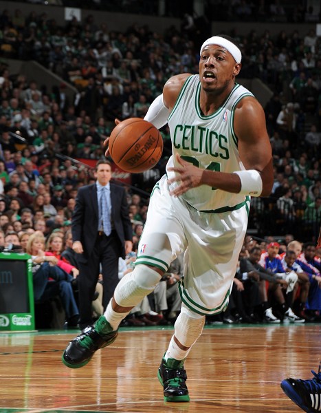 重磅！皇马遭遇重创！阿诺德伤缺两月将错过15场比赛，欧冠生死战告急（噩耗！皇马遭遇重击：阿诺德伤停两月恐缺15战，欧冠生死战告急）